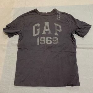 NWOT Gap Boy Logo Tee Size Small (6-7) Color Gray
